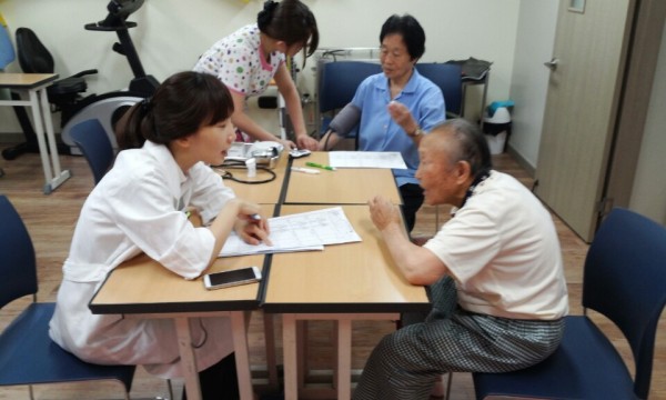 첨부 이미지 2-[보건의료] M플러스 병원과 함께하는 주민 무료 정형외과 및 내과 진료 실시!!
