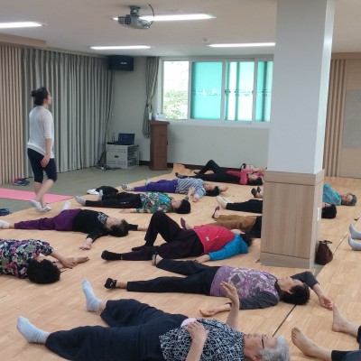 첨부 이미지 3-[노인 인권강화 여가활동]우리다같이 늘씬해져 보아요~