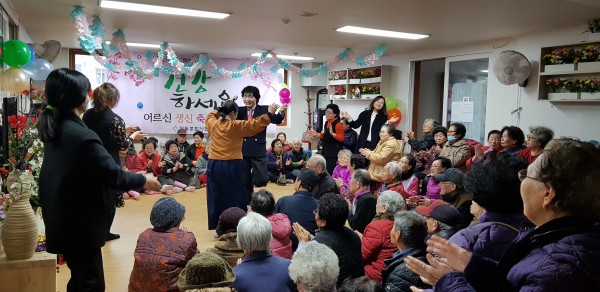 이미지 새창으로 크게보기 첨부 이미지 3-2018년 4분기 어르신생신잔치