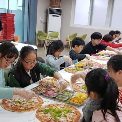 첨부 이미지 3-아이들과 함께하는 연말 행사진행